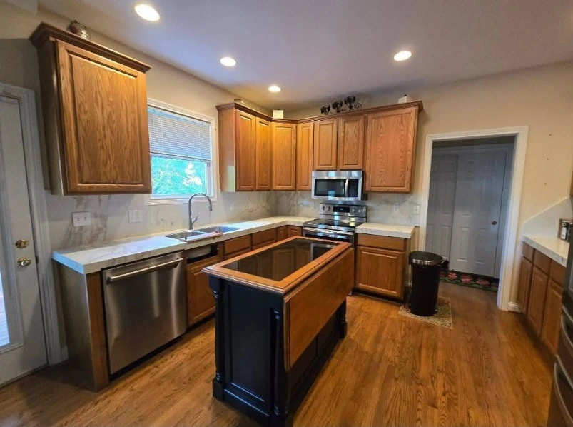 Kitchen cabinet painting and hardware Grand Rapids MI — professional spray finish and new soft-close hardware.